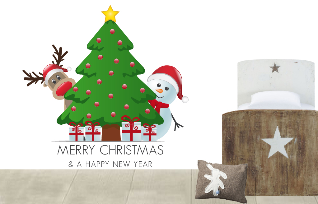 Kerstboom met rendier en sneeuwpop